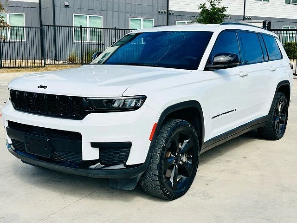 White 2023 Jeep Grand Cherokee Altitude Sport Utility 4D 4x4